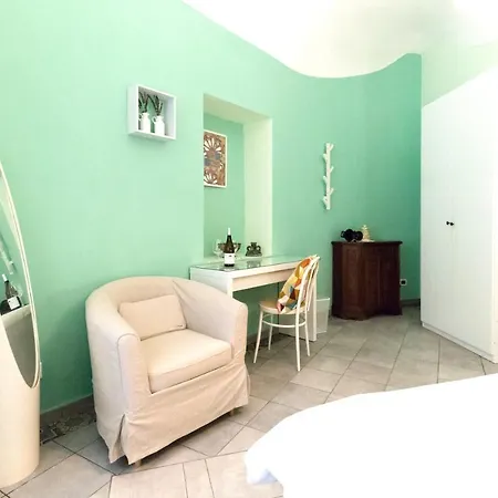 Al Palazzetto Di * Milo