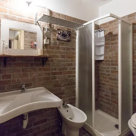 Al Palazzetto Di * Milo